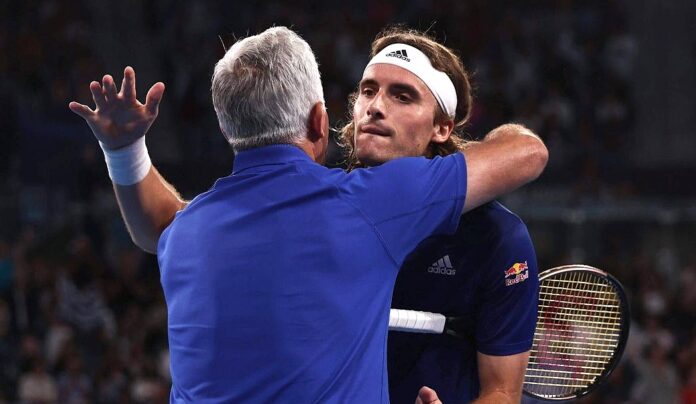 Tsitsipas-Apostolo-2025.jpg