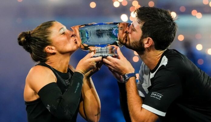 Errani-Vavassori-US-Open-Mixed-Doubes-trophy-2025.jpg