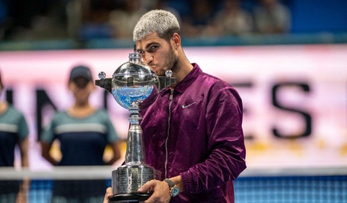 Alcaraz-Japan-Open-2025-trophy.jpg