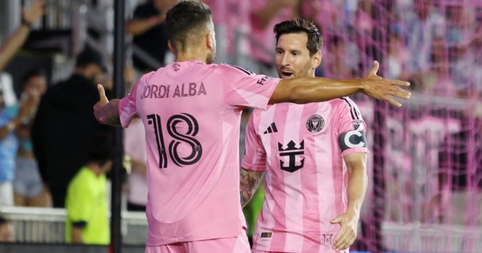 messi_alba.jpg