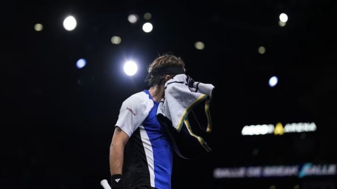 tsitsipas-paris24-5.jpg