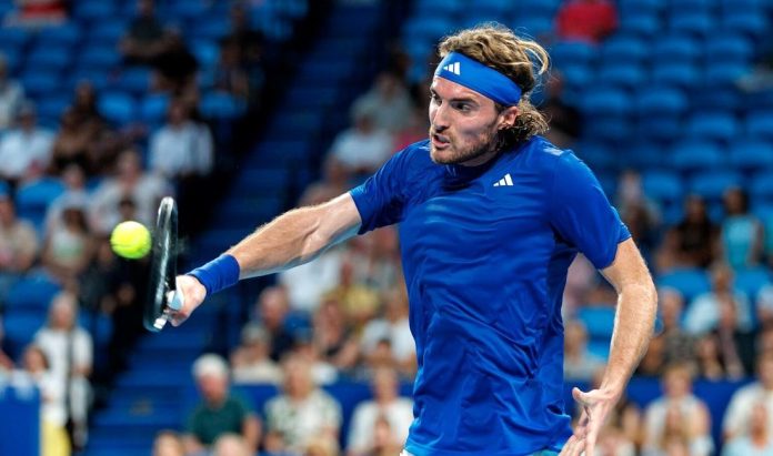 Tsitsipas-backhand-United-Cup.jpg