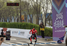 Ημιμαραθώνιος στο Πεκίνο: Ρομπότ εναντίον ανθρώπων σημειώσατε 1